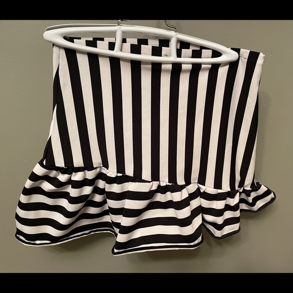 Woman’s xxs miniskirt - Picture 4 of 4